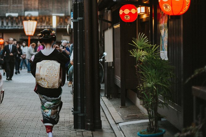 2 Hour Night Walking Tour Throughout Gion with snack - Key things to know before you go through Gion at night