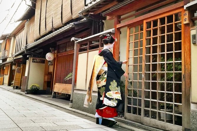 5 Top Highlights of Kyoto Full Day Bike Tour (E-bike option) - Stop 3, Gion: the heritage district without the museum feel