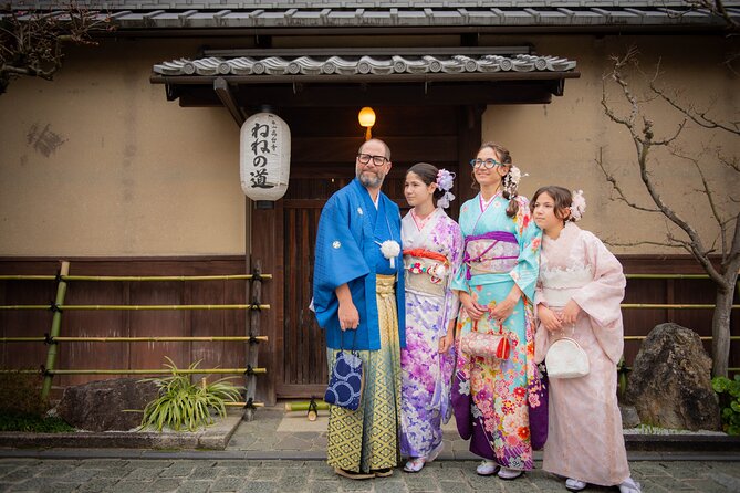 A Privately Guided Photoshoot in Beautiful Kyoto by a Pro - Higashiyama: Maruyama Park, Ninenzaka, and Yasaka Pagoda-Style Views