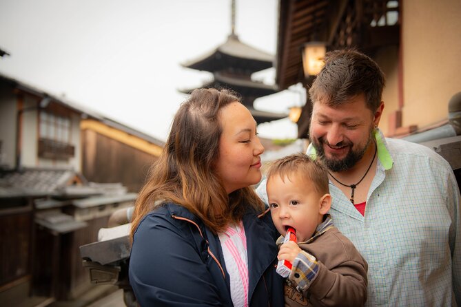 A Privately Guided Photoshoot in Beautiful Kyoto by a Pro - Pose Coaching Plus Natural Candid Shots