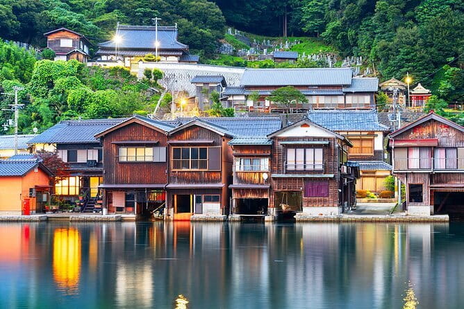 Amanohashidate & Ine Boathouse Full-Day Tour from Kyoto or Osaka - Chion-ji Temple: Academic Vibes, Fan-Shaped Omikuji, and a Revolving-Style Moment