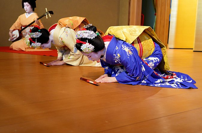 Authentic Maiko Experience＆Kyoto Dinner (Free drink) at Noh Stage - Who should book this, and who should consider other options