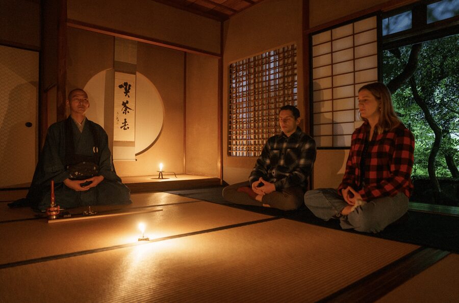 Candlelit Zen: Evening Meditation at Kyoto’s Secret Temple - Meeting near Kodaiji Park, finding the spot, and getting in smoothly