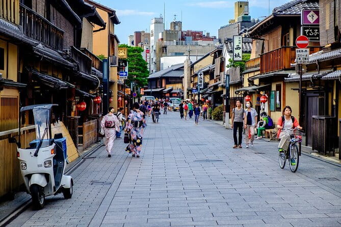 Discover Kyoto by Bike: Authentic Half Day Tour - Stop 3: Philosopher’s Path, canal-side riding and a story you can see