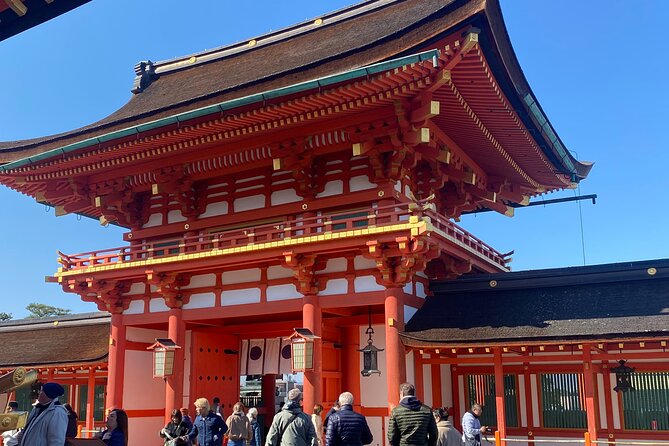 Discover the Secrets of Fushimi Inari and Gion with a Local Guide - Yasaka Shrine: A Big Old Shinto Stop Without the Confusion