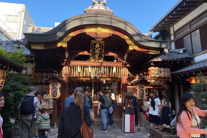 Discover the Secrets of Fushimi Inari and Gion with a Local Guide - Pacing and Group Dynamics: Why Small Feels Better Than Fast