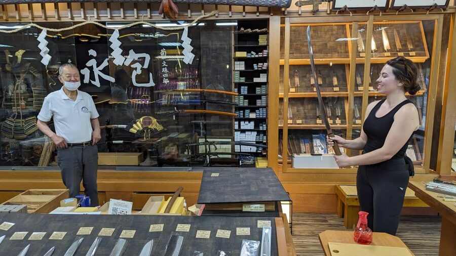 E-Bike Nara Highlights - Todaiji, Knives, Deer, Shrine - Japanese cutlery and the knife stop at Kikuichimonjushirokanenaga