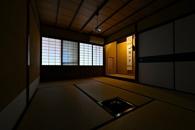 Experience a tea ceremony in an authentic tearoom, in Kyoto! - The matcha lesson: the calm, step-by-step part