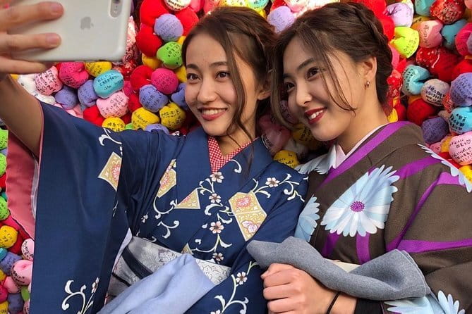 Experience Kimono in Kyoto - Picking your kimono and creating your own obi style