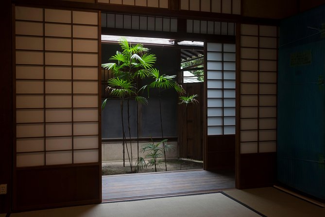 Family Mitsui House Museum with green tea admission ticket - Speaking the language of Kyoto when English is limited