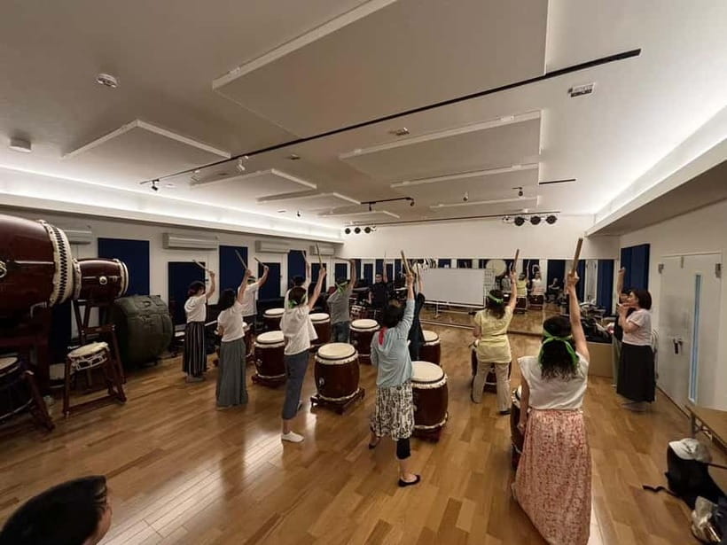 From Kyoto: Japanese Drum Taiko Workshop in Osaka - The professional taiko performance you watch before you play
