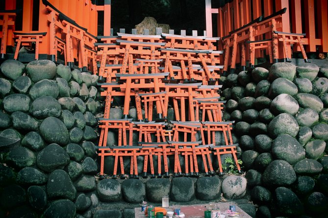 Fushimi Inari Shrine: Explore the 1,000 Torii Gates on an audio walking tour - Hand Water and the Quick Main Hall Pause