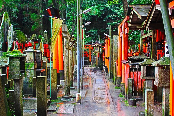 Fushimi Inari Shrine: Explore the 1,000 Torii Gates on an audio walking tour - Wabi-sabi at Fushimi Inari: When Imperfection Becomes Part of the Point