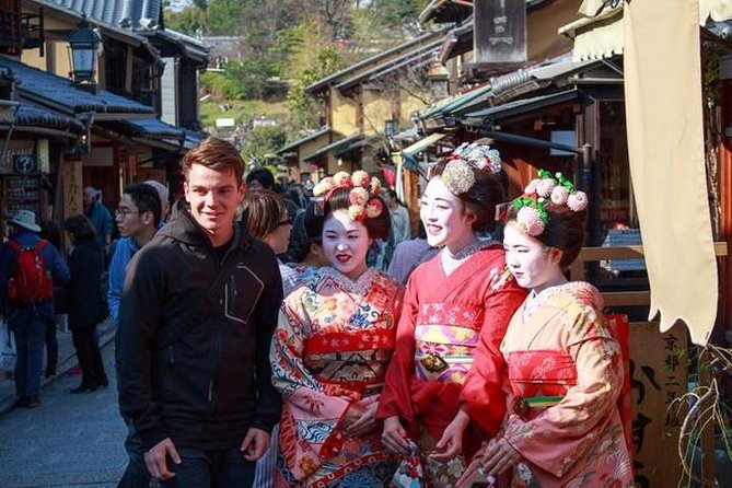 Gion and Fushimi Inari Shrine Kyoto Highlights with Government-Licensed Guide - Getting started at Tatsumi-jinja Shrine, then working toward Fushimi Inari