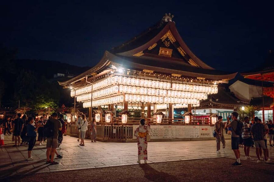 Gion at Night: Secrets and Legends of the Geishas - A lantern-lit Gion walk built for small groups