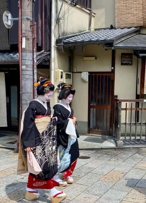 Gion at Night: Secrets and Legends of the Geishas - Tatsumi Bridge at night, more than a photo stop