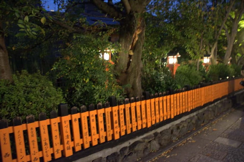 Gion Night Walk:Discover Geisha Culture in Kyoto - Seeing Gion the Slow Way, Historic Streets and Traditional Houses From the Sidewalk