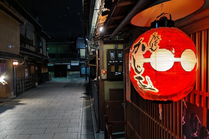 Gion Night Walking Tour - The guides: why personality and clarity matter here