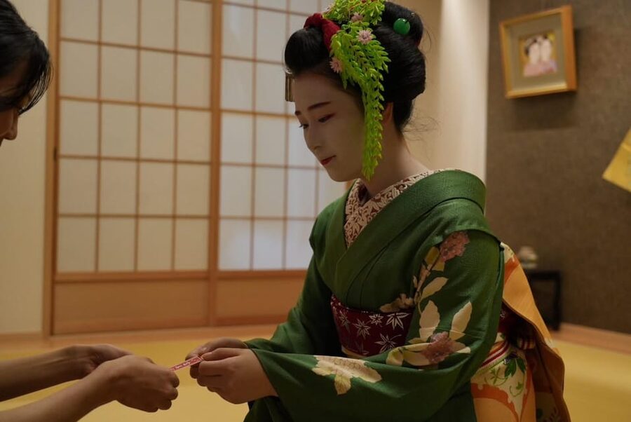 Gion Walking Tour, Geisha Show and Japanese Game in Kyoto - The Q and A Moment: Ask Better Questions and Get More Out