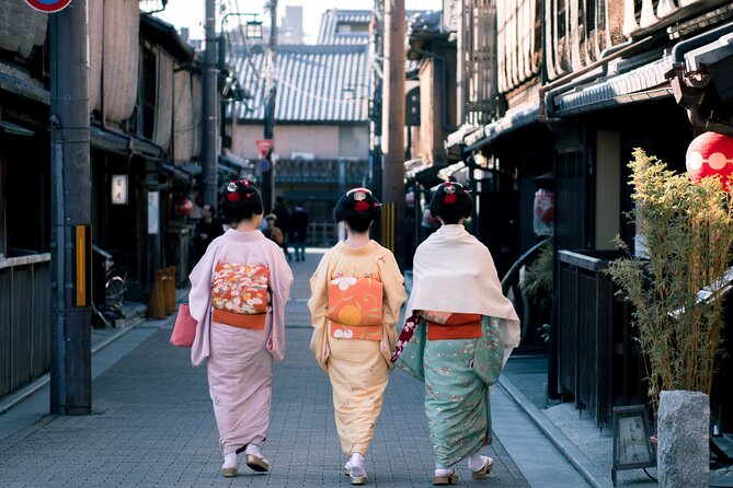 Guided Gion Tour: Explore Kyoto’s Historic Geisha District - Getting there and staying sane: pickup, transit access, mobile ticket