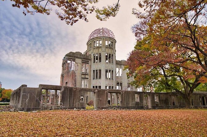 Hiroshima and Miyajima Private Day Tour from Kyoto/Osaka - Hiroshima Peace Memorial Museum: use the hour for context, not facts overload