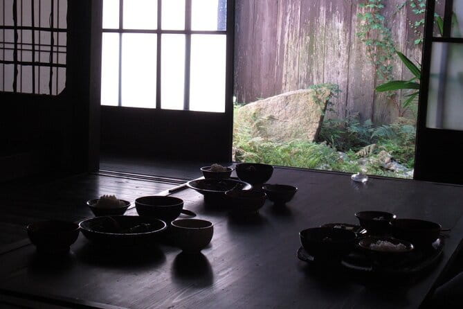 Japanese Cuisine Cooking Class in Kyoto - Plating and eating: why the sit-down matters