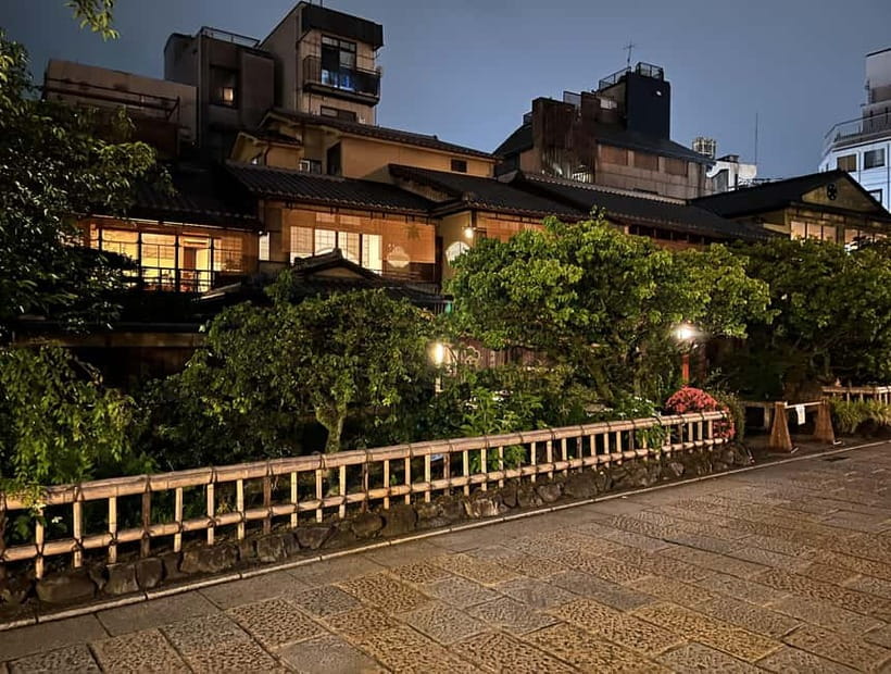 Kioto: Gion Tour, recorrido a pie (Español/Castellano) - Where the tour starts, Disney Kyoto Shijo-Kawaramachi