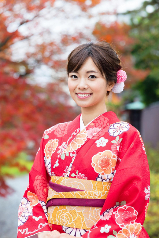 Kyoto: 1 Day Traditional Japanese Kimono Rental Experience - Choosing Your Komon Kimono and Getting the Right Fit