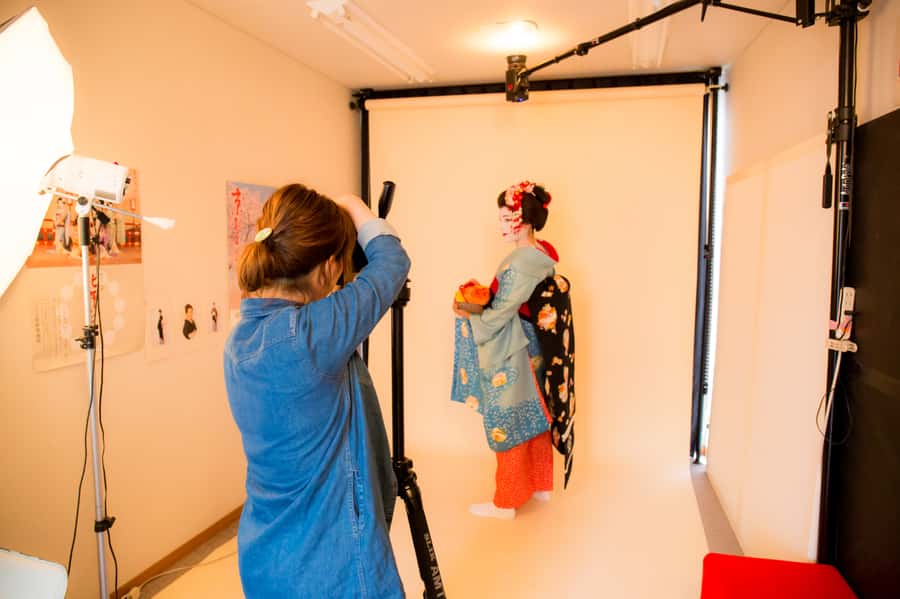 Kyoto: 2-Hour Maiko Makeover and Photo Studio Shoot - Wig and hair accessories, plus pose and walking coaching