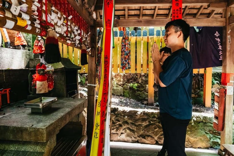 Kyoto: 3-Hour Fushimi Inari Shrine Hidden Hiking Tour - Hidden bamboo grove detour, where the sound changes