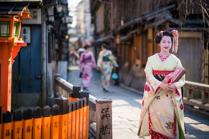 Kyoto 4 hr Gion Private Guided Tour & Maiko or Geisha Dinner - Key things you will notice on this Gion evening