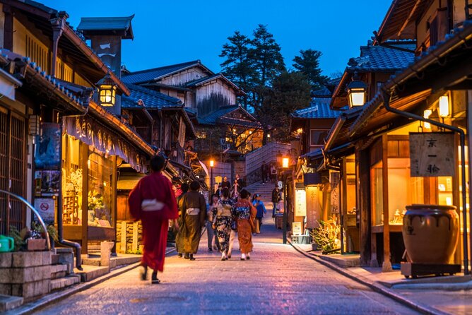 Kyoto 5-Star Geisha Night Walk: Small-Group Authentic Experience - Ninenzaka lanes, Nene-no-Michi snack break, and Yasaka Shrine