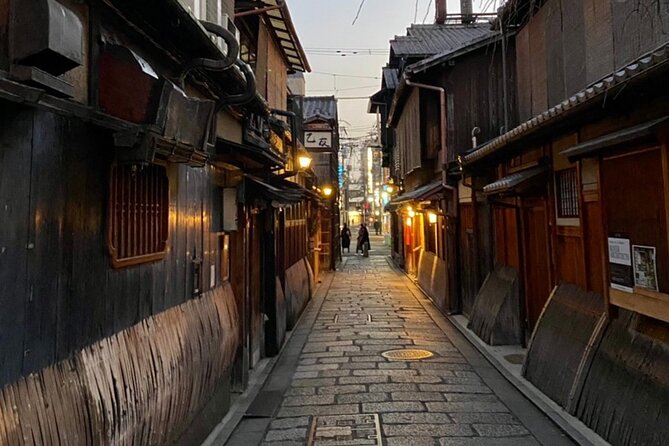 Kyoto 6h Private Tour Fushimi Inari, Kiyomizu, Gion & Hidden Gems - What makes a private guide worth it here