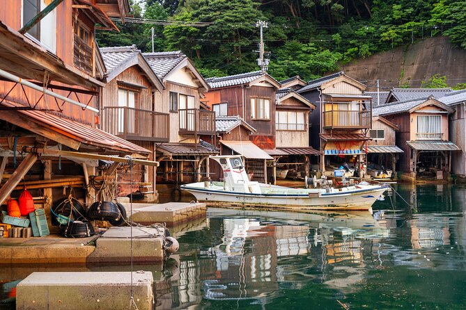 Kyoto Amanohashidate and Ine No Funaya Tour from Osaka - Chion-ji Temple and the giant fan fortune slips