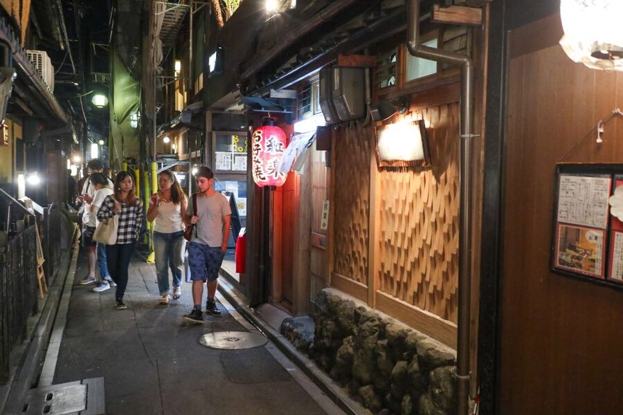 Kyoto : Bar Hopping Tour in Pontocho Alley at Night - First Stop Area: Pontocho Lane Before You Even Start Drinking