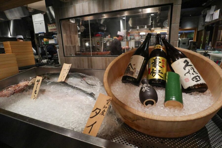 Kyoto : Bar Hopping Tour in Pontocho Alley at Night - The Middle Stops in Backstreets: Yakitori, Sashimi, and Different Bar Styles