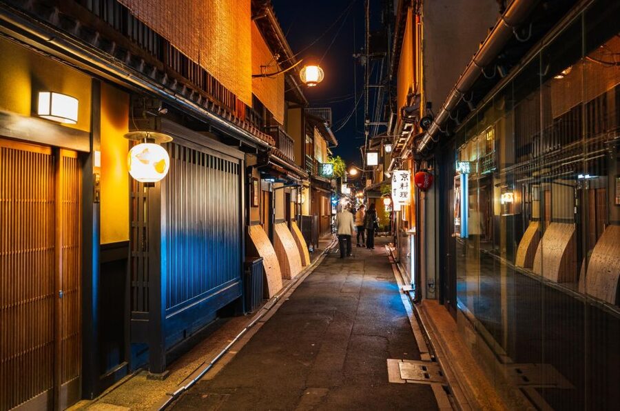 Kyoto : Bar Hopping Tour in Pontocho Alley at Night - “Enough for Dinner,” Not Just Snacks, How the Included Food Works