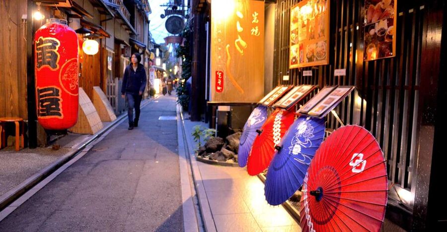 Kyoto: Casual Pontocho Evening Food Tour - Pontocho lantern alleys and Gion Shirakawa lanes at 4:30 PM