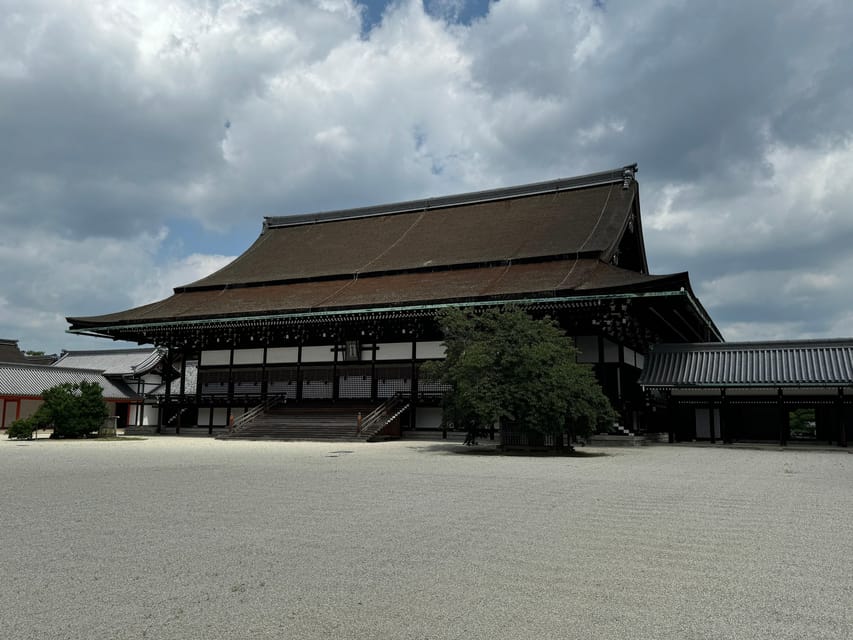 Kyoto: Discover Every Bit of Kyoto Imperial Palace - Duration and flow: How a 1 hour tour feels on the ground