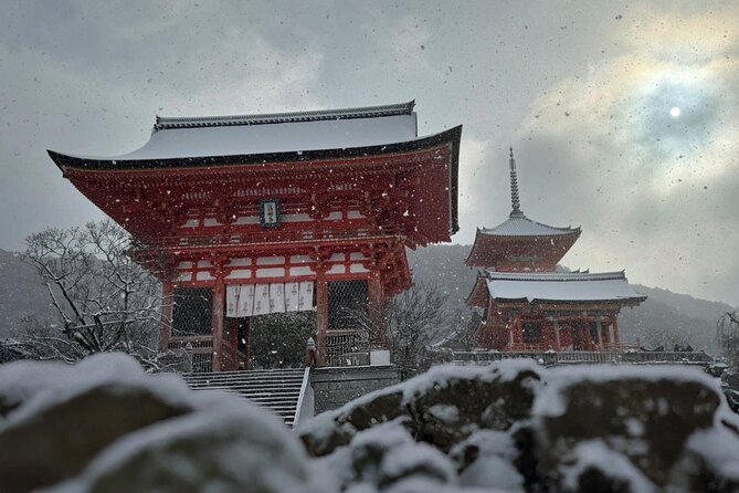 Kyoto Early Bird English Tour: Gion & Higashiyama(Private opt) - Yasaka Pagoda at Hokanji: old wood, big scale, and a famous legend