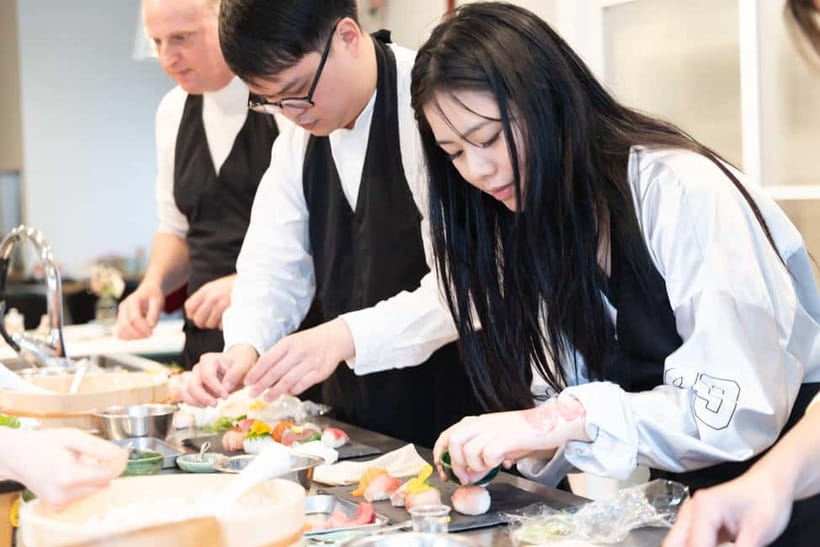 Kyoto: Enjoy Sushi & Market Tour! Best for Family & Couple! - Who this tour suits best (and who might skip it)