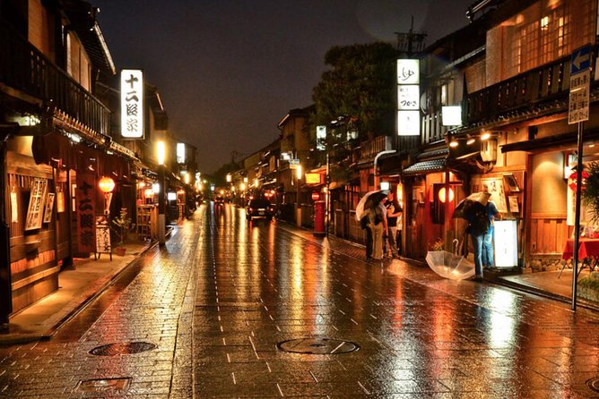 Kyoto Evening Gion Food Tour Including Kaiseki Dinner - The walking pace and weather reality