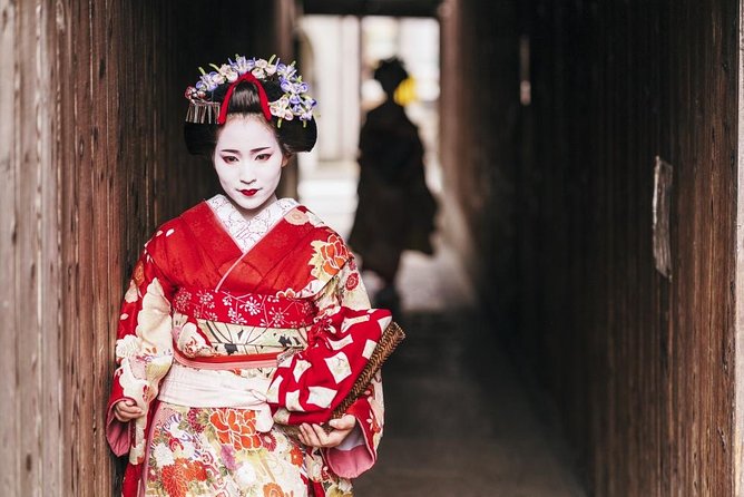 Kyoto Evening Gion Food Tour Including Kaiseki Dinner - From Japan Kanji Museum to the Kamo River: the start that sets the tone