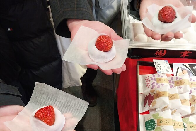 Kyoto Food Tour of 10 Tastings with Wagyu, Mochi & More Surprises - Finding the guide fast at Starbucks across from Karasuma Oike