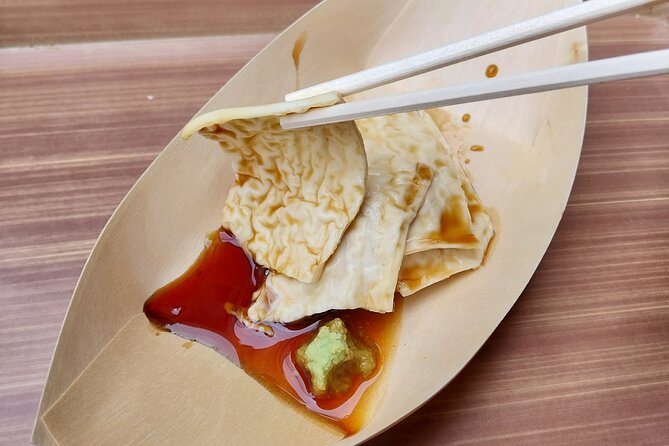 Kyoto Food Tour of 10 Tastings with Wagyu, Mochi & More Surprises - Walking through Gion and Pontocho for the full setting