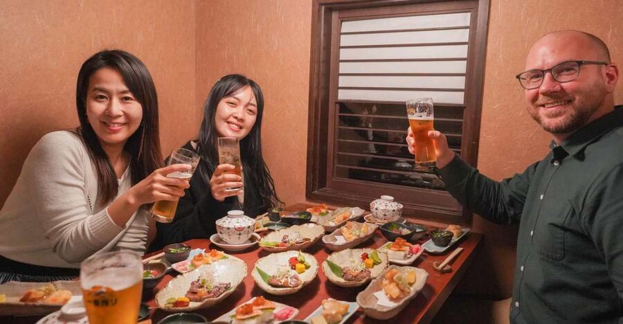Kyoto: Foodie Night Tour in Gion with 9 dishes + 6 Sake - Stop 1 in Gion: seasoned Kyoto appetizers in a place you would miss