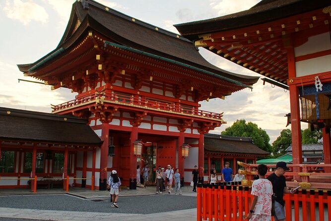 Kyoto: Fushimi Inari Shrine Walking Tour - Meeting at Daily Yamazaki, then getting moving fast