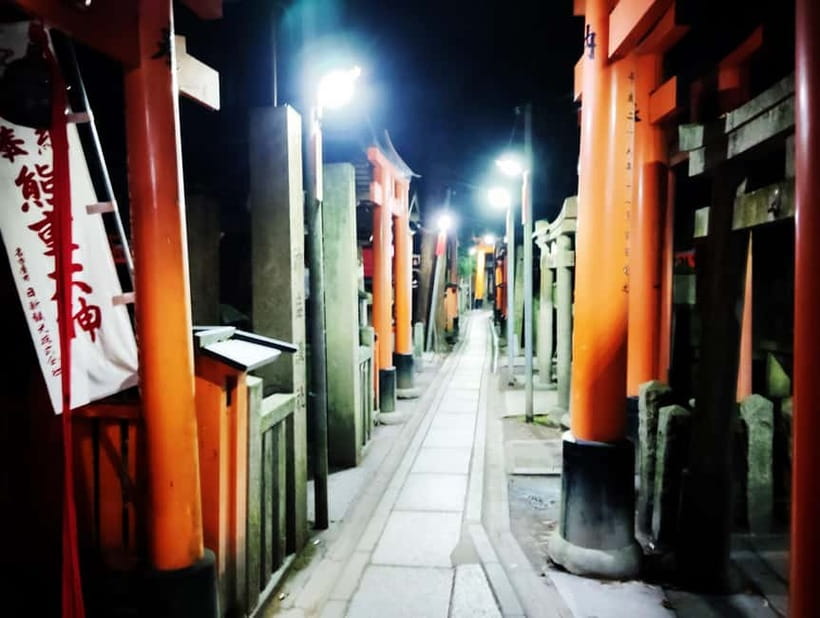 Kyoto: Fushimi Inari Taisha Night Tour with Guide - Guide Energy, English or Japanese, and a Pace That Works