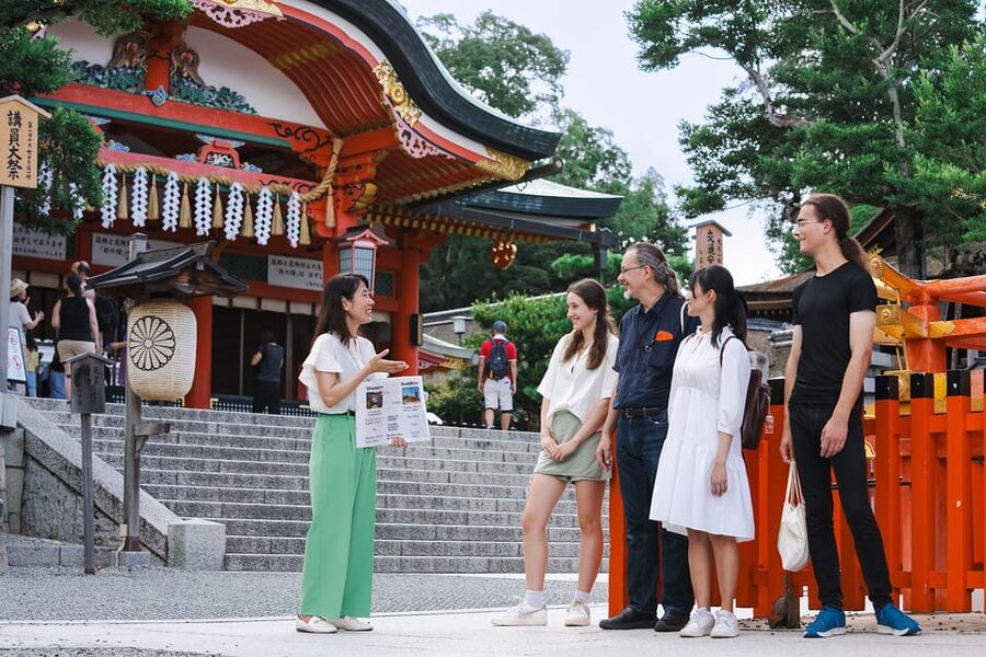 Kyoto: Fushimi Inari Taisha Shrine Walking Tour with Guide - The switch from shrine crowds to Sekiho-ji Temple calm