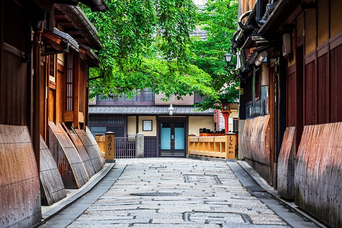 Kyoto Geisha District Walking Tour in Gion - Tatsumi Daimyojin Shrine: Protection and Good Fortune for Travelers
